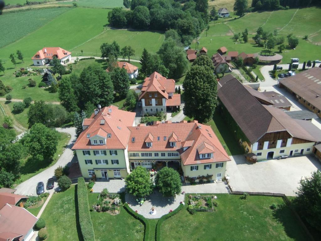 Launsdorf Hotel Dienstl Gut מראה חיצוני תמונה
